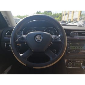   Műbőr sport mintás kormányvédő bézs csíkokkal KV-PUBBE