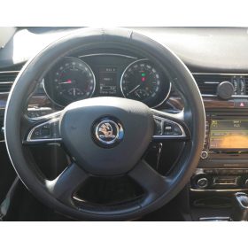   Műbőr sport mintás kormányvédő fehér csíkokkal KV-PUBW